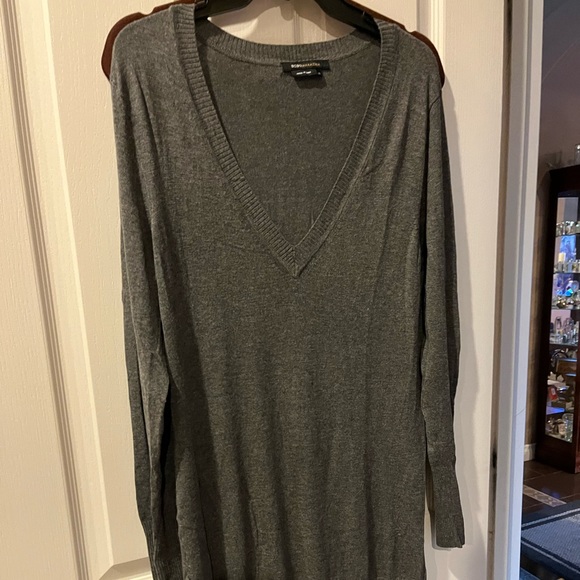 BCBG long sweater , long enough  to wear with leggings -boots great condition - Picture 4 of 6